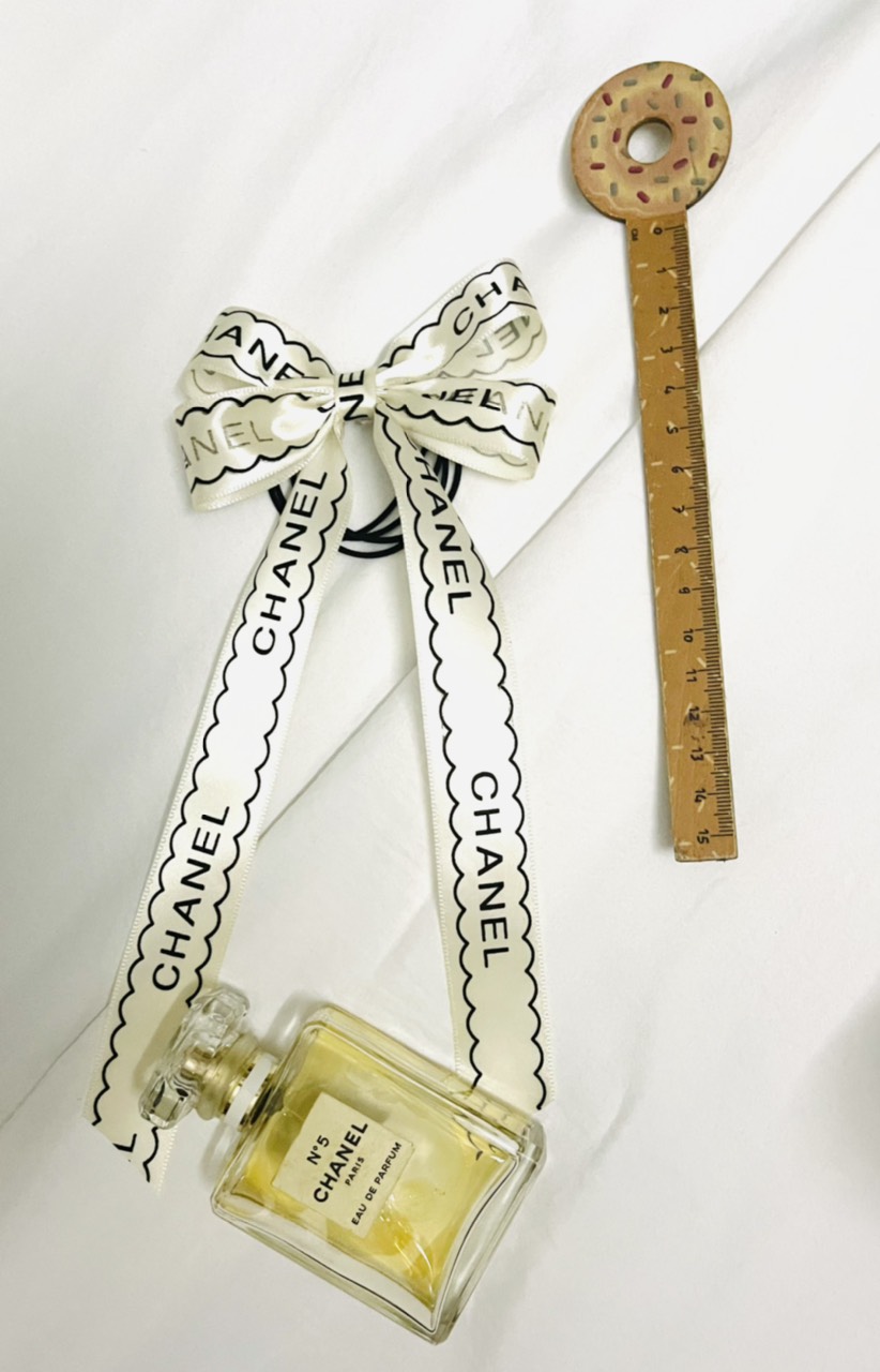 Buôc tóc nơ phối logo. KT 11 x 22cm (nhận thiết kế theo yêu cầu khách)