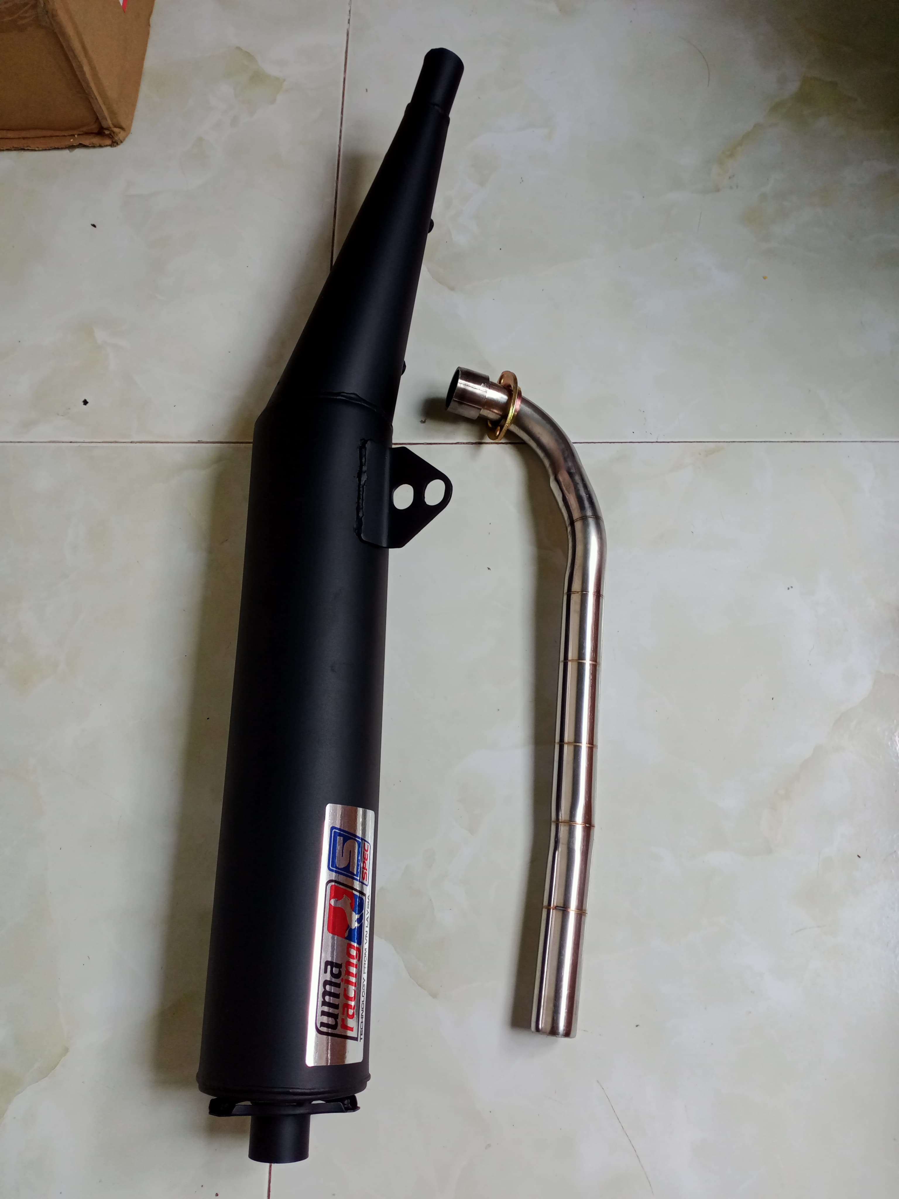 Pô UMA lắp xe máy Sirius.có ốp và không ốp .