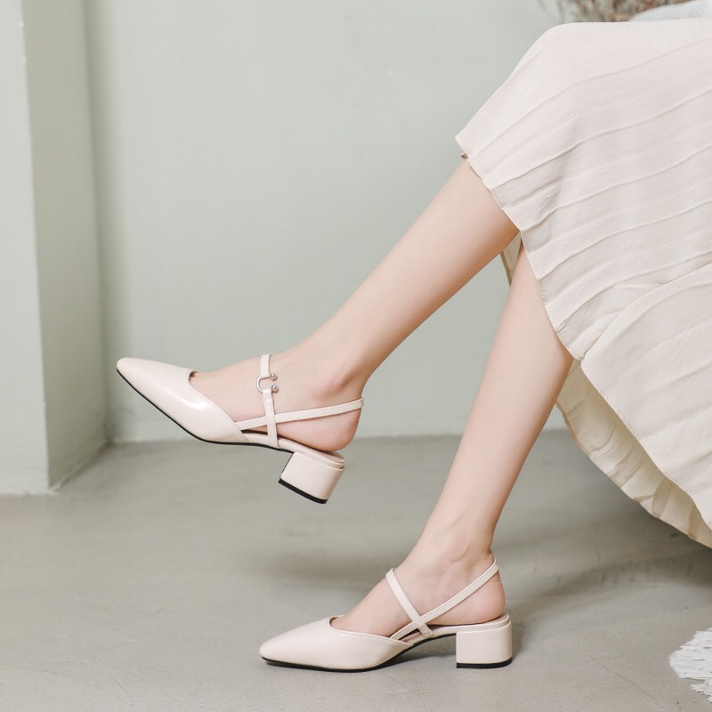 Giày sandal rọ mũi nhọn quay sau