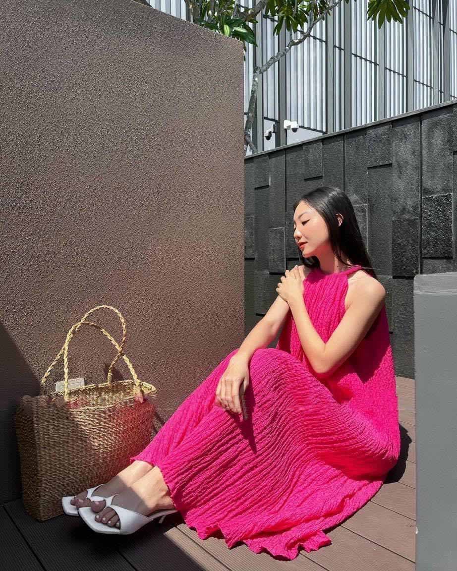 Đầm maxi đi tiệc, đầm cổ yếm , đàm xòe dáng dài 4 màu vàng, hồng , trắng, xanh lá đầm maxi chất vải xốp mát mẻ sang chảnh