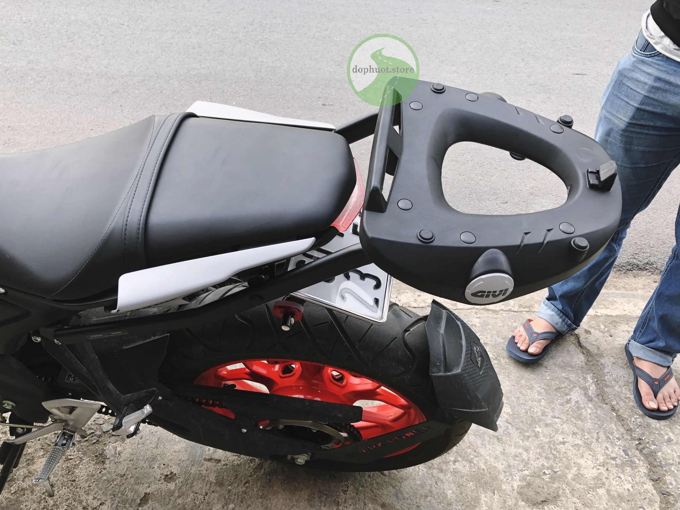 Đế THÙNG GIVI M5M