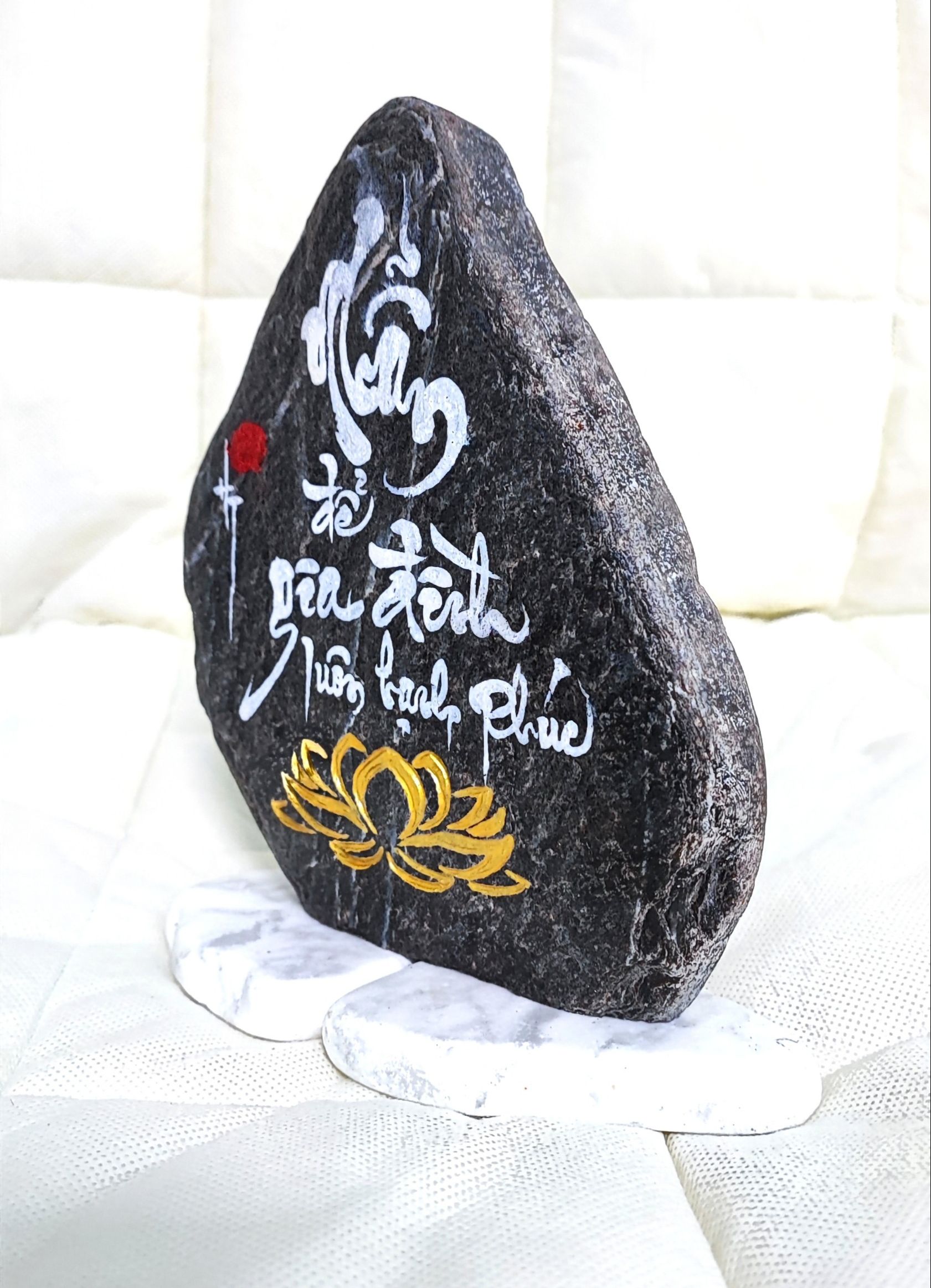 Thư pháp chữ Nhẫn (hoa sen khắc) Kích thước : 16x7x20cm