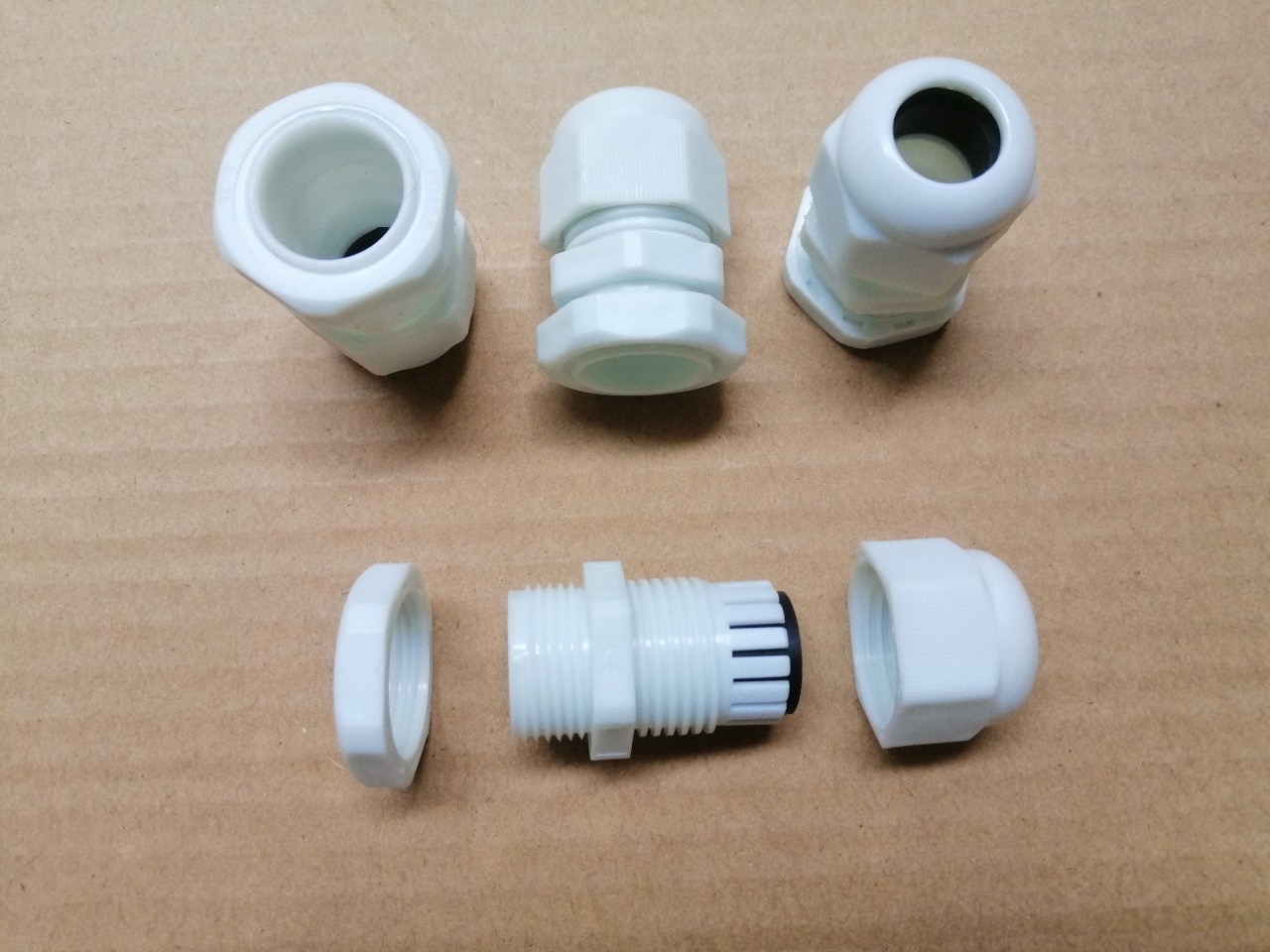 Ốc siết cáp nhựa pg7 / pg9 / pg11 / pg13.5 / pg16 / pg19 / pg21 / pg25 / pg29