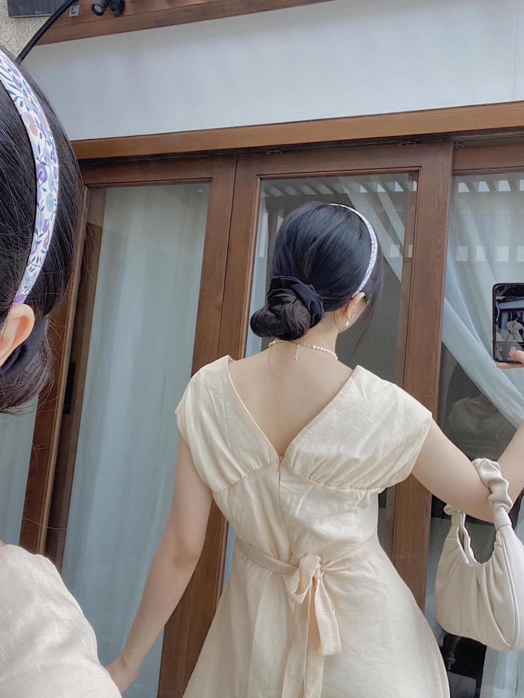 Váy midi voan tơ cổ V xếp nhún eo