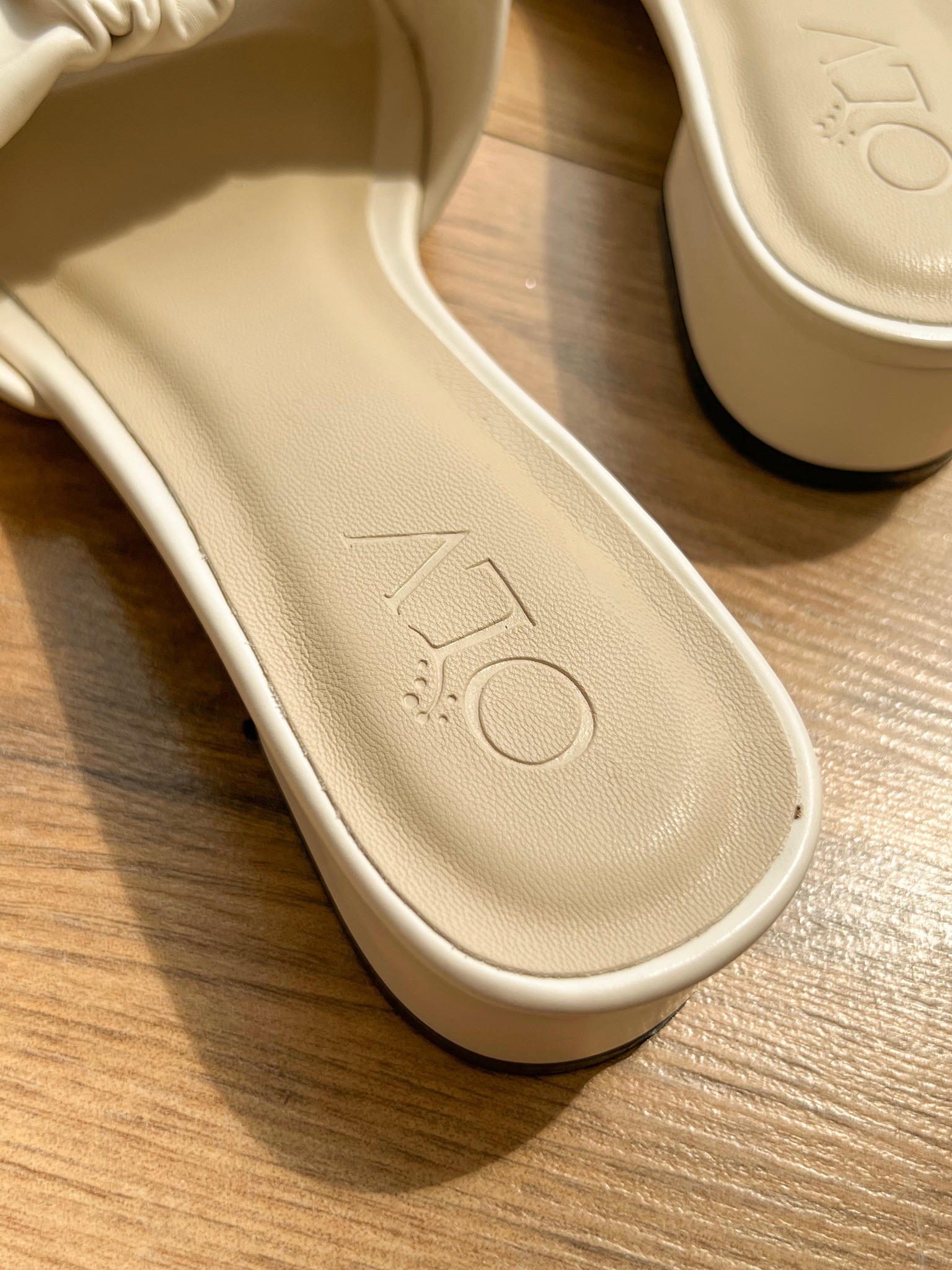 OLV - Dép Ruched Mules in White