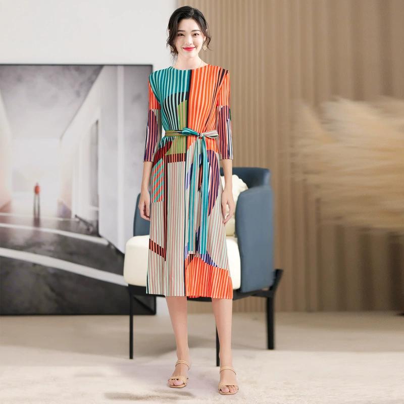 Women's Pleated Round Neck Printed Oversized Dress