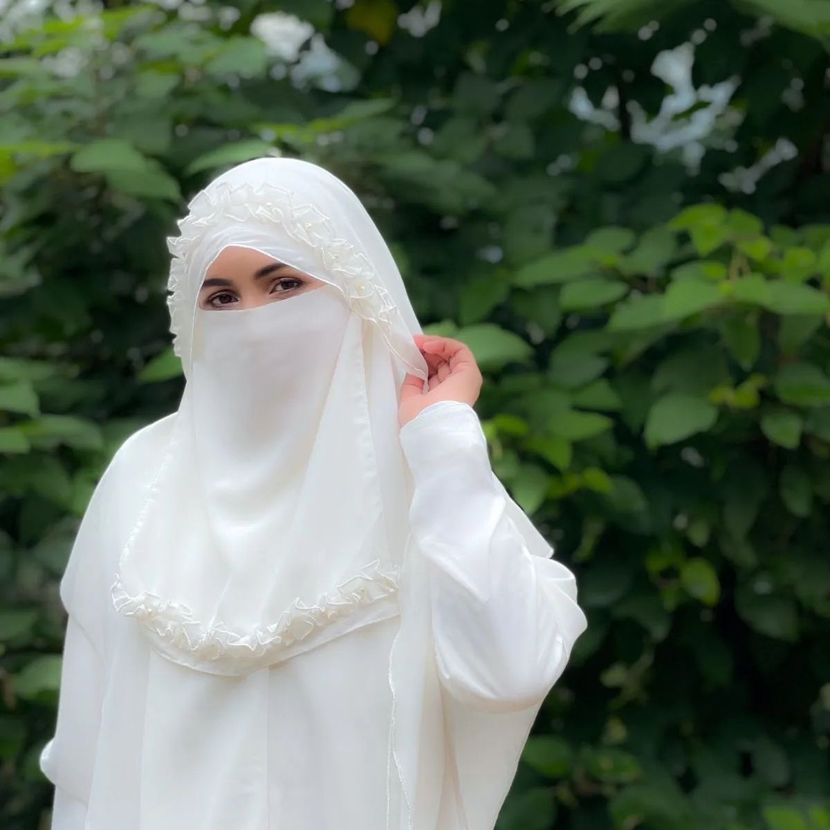 White%20Fairy%20Crown%20Beautiful%20Hijab%20With%20Naqab%20By%20ONZA%20Fashion%20-%20Image%204