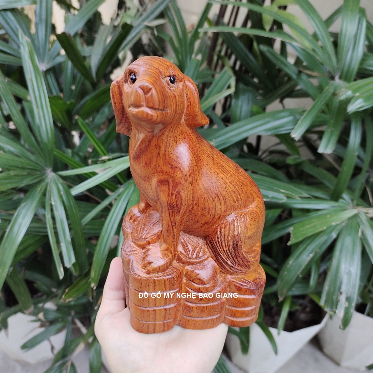 Tượng con chó gỗ hương cao 20 cm