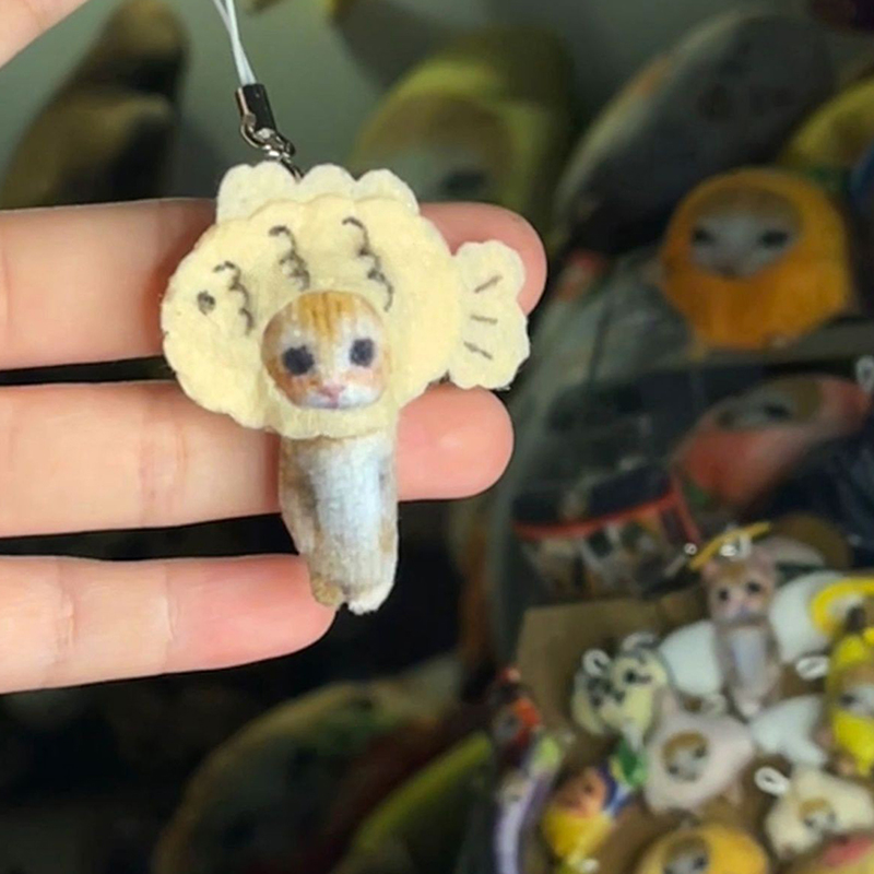 Cartoon Cockroach Dolls Keychain Material Package Novelty Phone Pendant Creative Backpack Decoration Accessories Birthday Gifts ANLAN. 