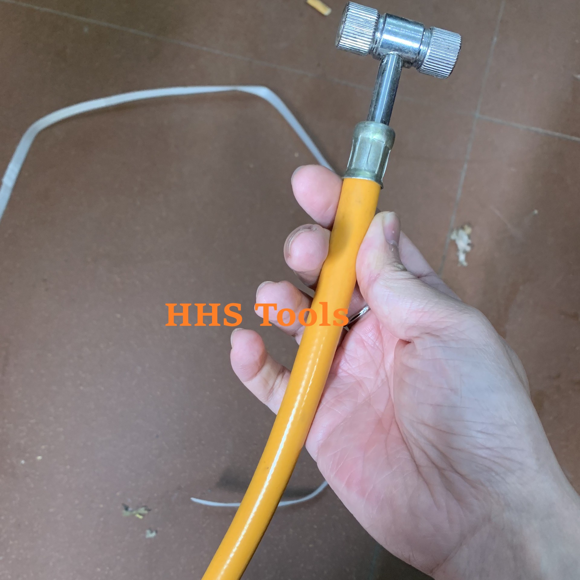 Vòi bơm lốp xe