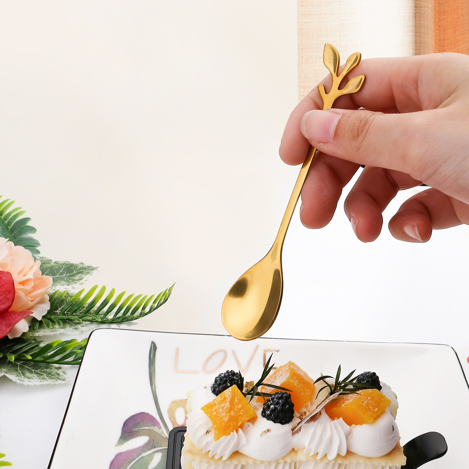 Thìa, muỗng hình lá mạ vàng cao cấp Z18