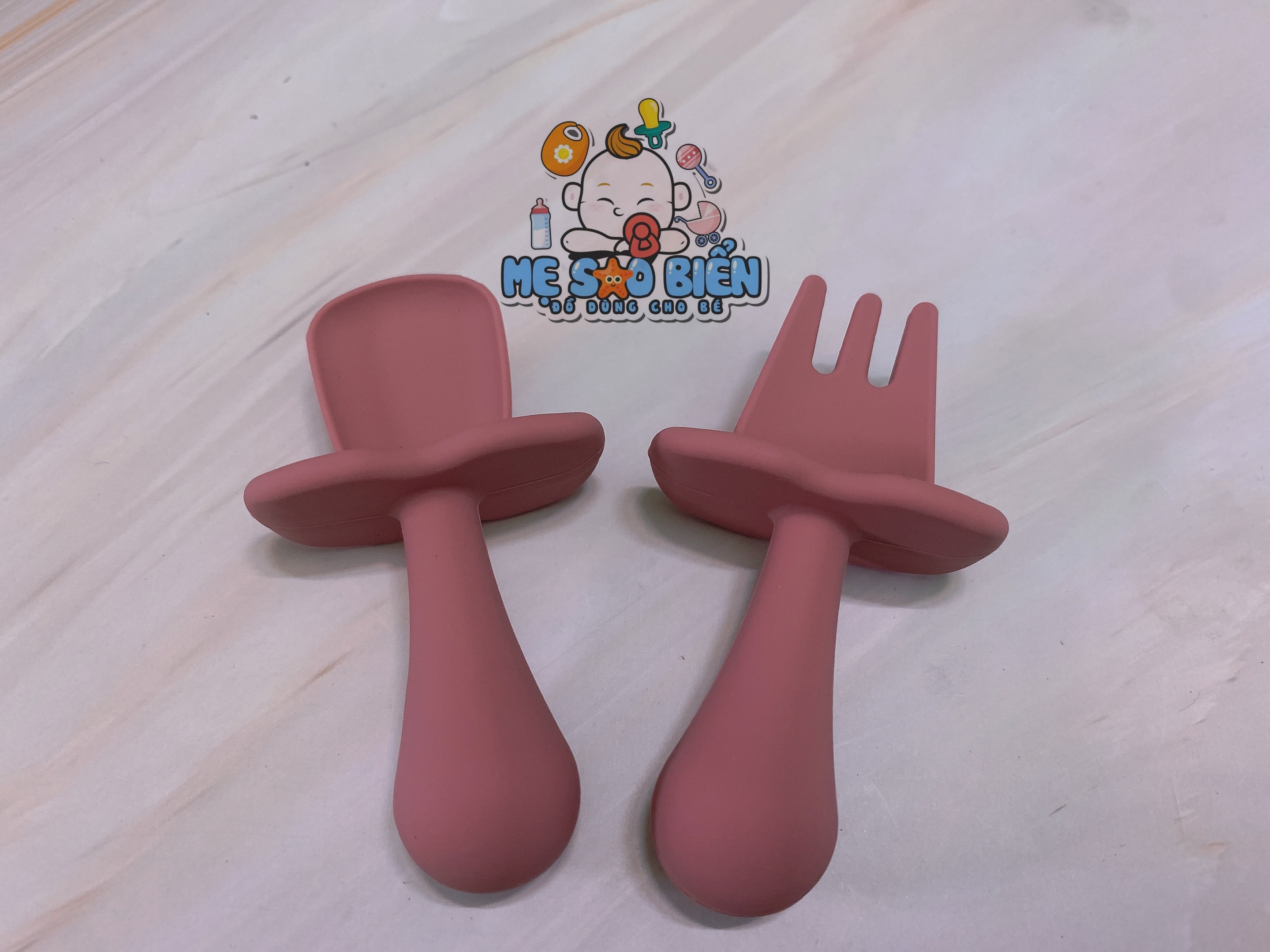 Set thìa nĩa silicon chống hóc cho bé