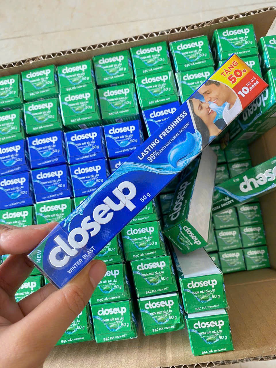Set 10 tuýp kem đánh răng closeup 50g hkm