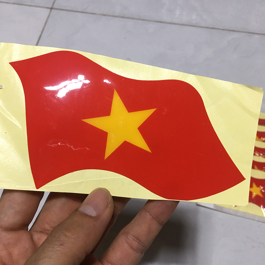 Tem đề can 3D logo cờ Việt Nam (giá 1 cái)