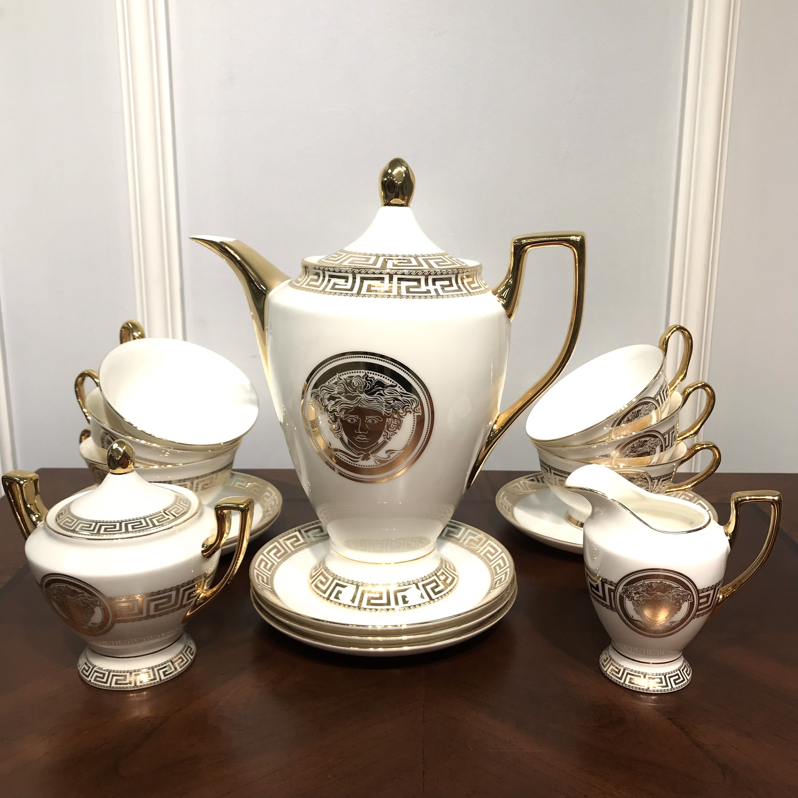 Bộ ấm chén trà châu Âu CB02-AC hoa văn Versace đẳng cấp