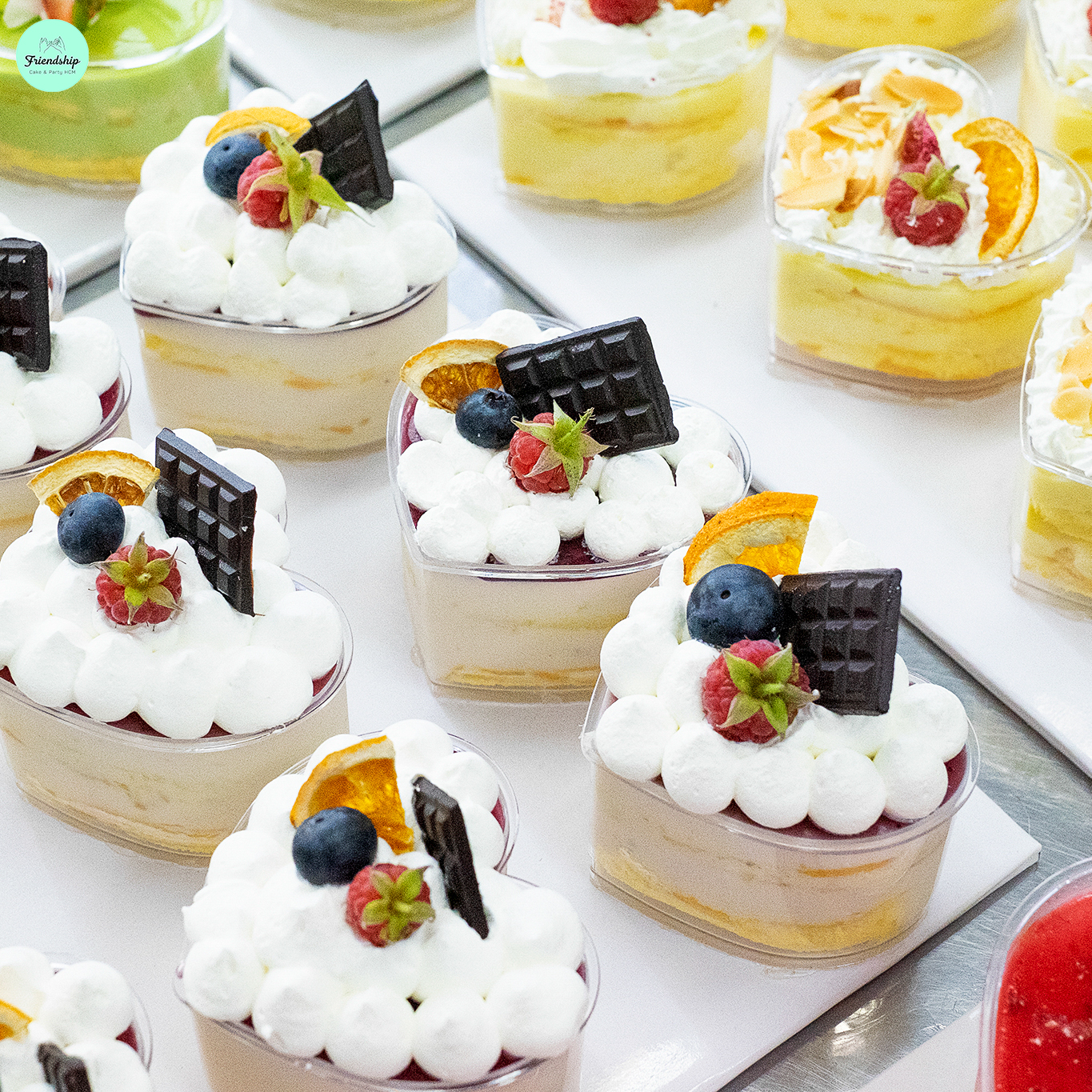 Lc-7745 | 50 ly tim có nắp đựng bánh lạnh tiramisu, mousse, panna cotta
