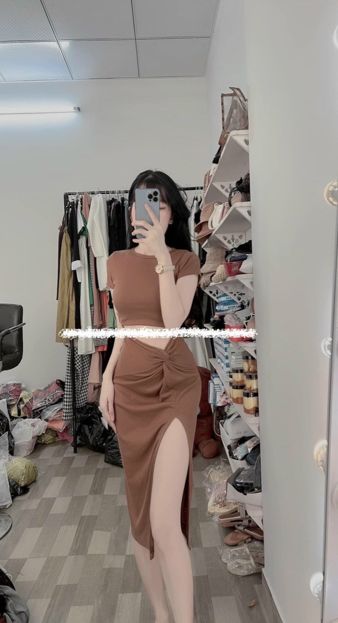 đầm body tay ngắn khét eo xẻ tà