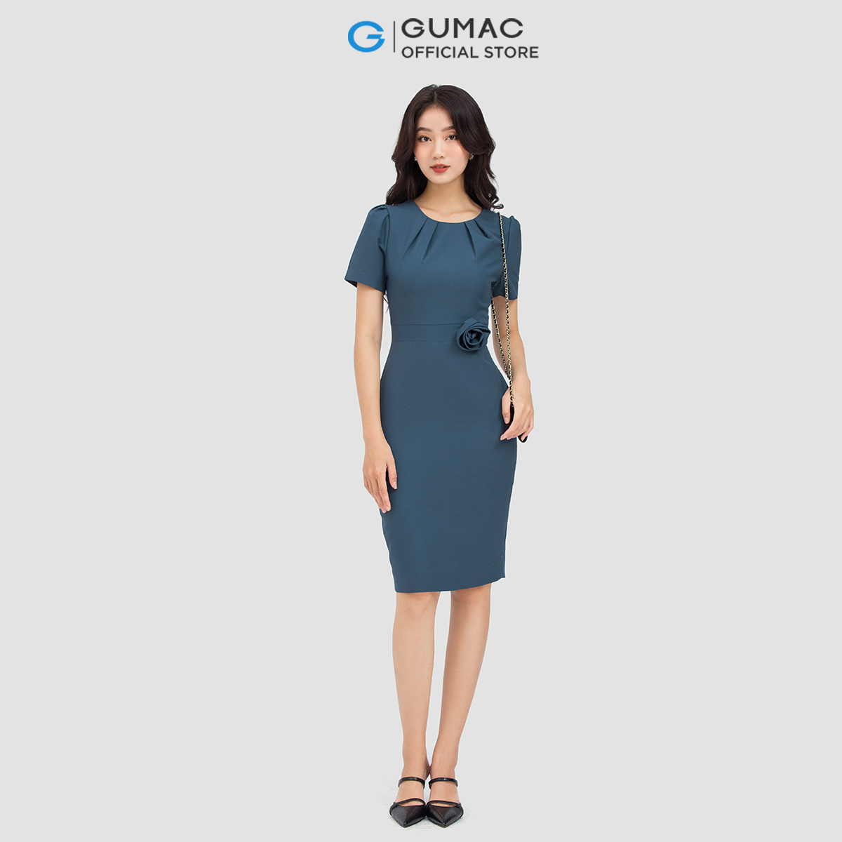 Đầm bút chì GUMAC DC06060 cổ xếp ly