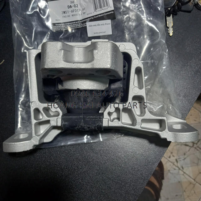 Cao su chân đầu máy ford focus 2010