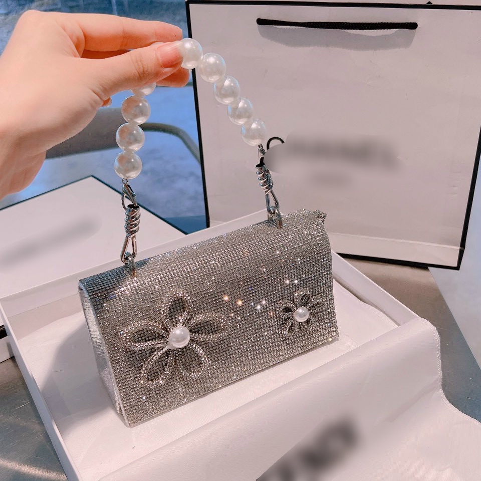 Clutch nữ nạm đá đính bông thời trang