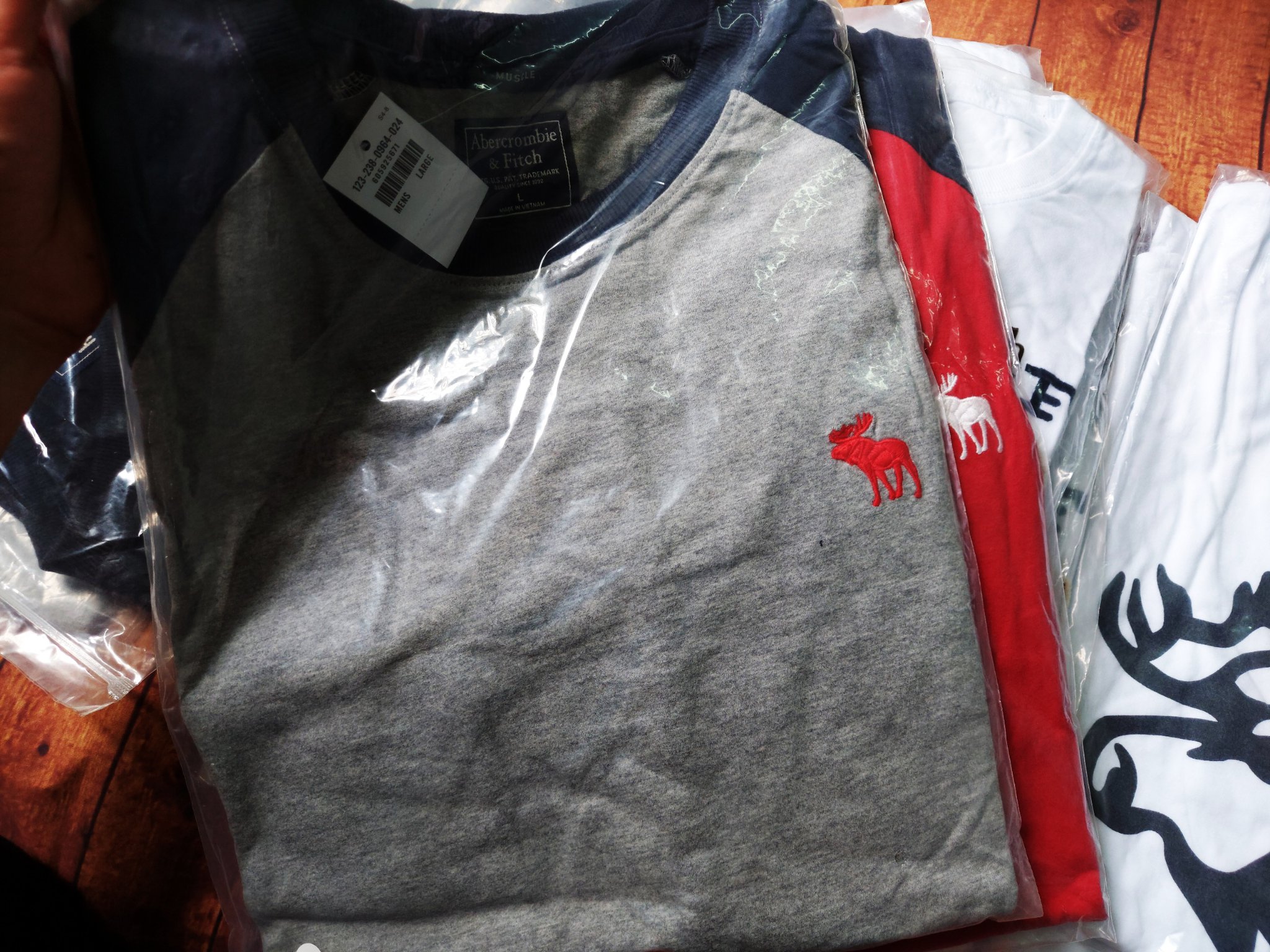 Áo thun phối tay Abercrombie