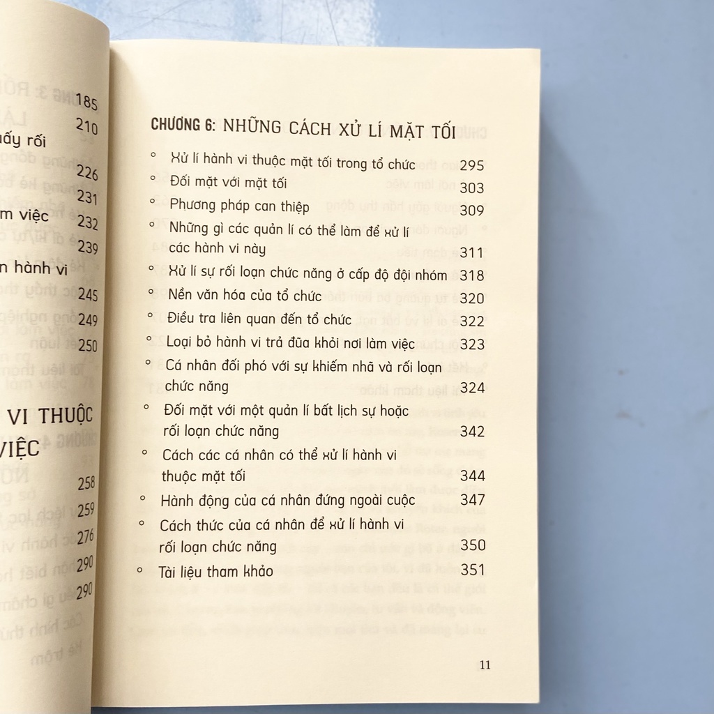Sách: Mặt Tối Nơi Công Sở