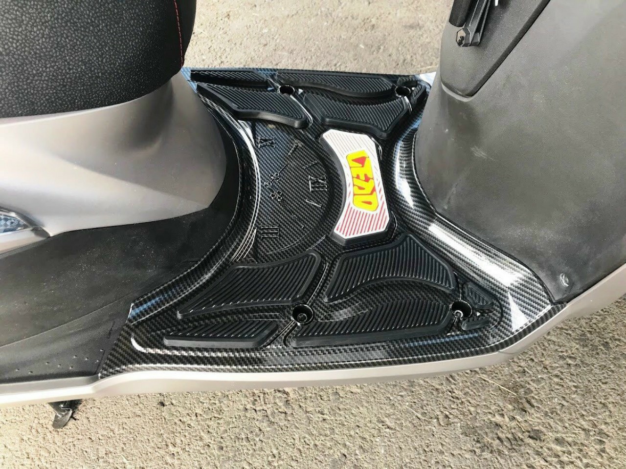 THẢM LÓT SÀN INOX XE LEAD 2022