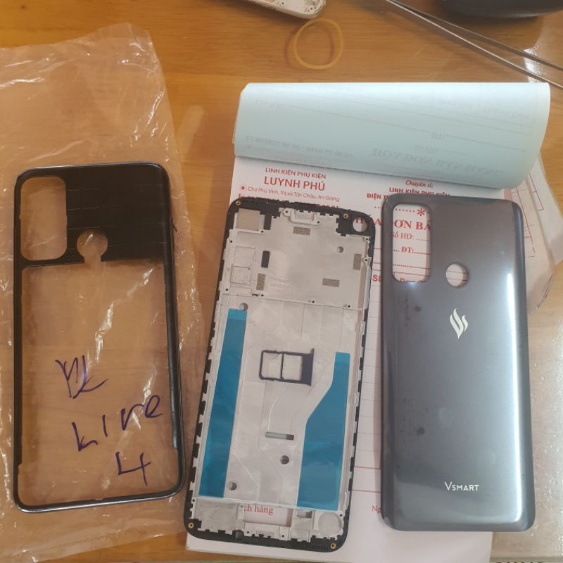 Vỏ vsmart live 4 có khung sườn khay sim