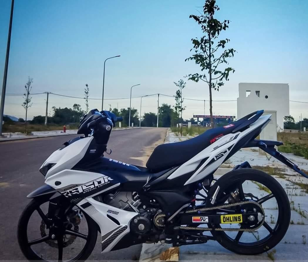 Tem Rời Winner X mẫu RS150 màu trắng đen
