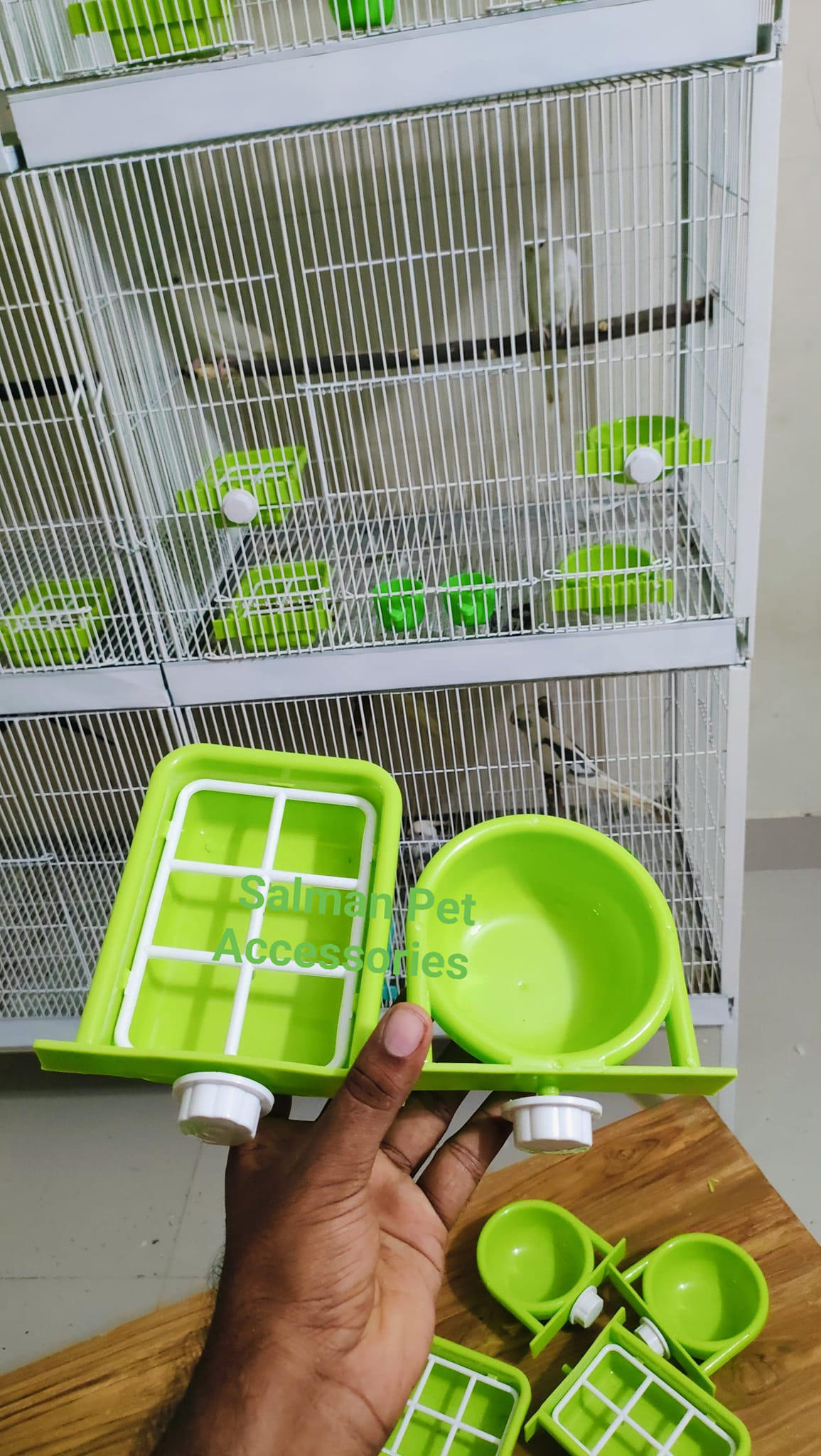 Premium%20Water%20pot%20/%20Food%20Pot%20For%20Bird%20(Round%20Shape)-1pcs%20-%20Image%202