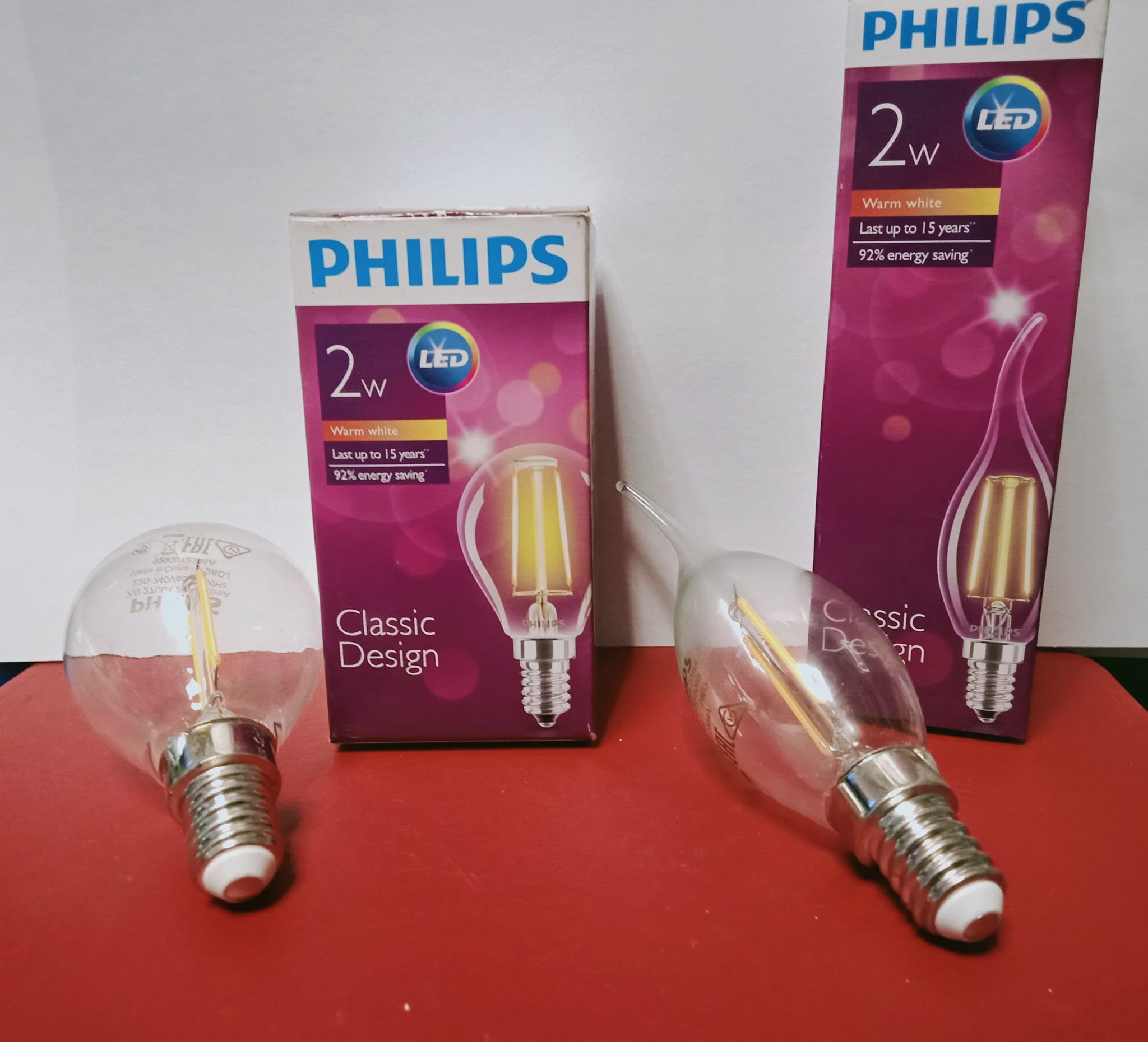 Bóng đèn Philips LED Classic 2W 2700K E14 BA35 tròn, nến