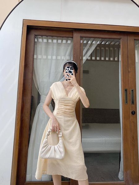 Váy midi voan tơ cổ V xếp nhún eo