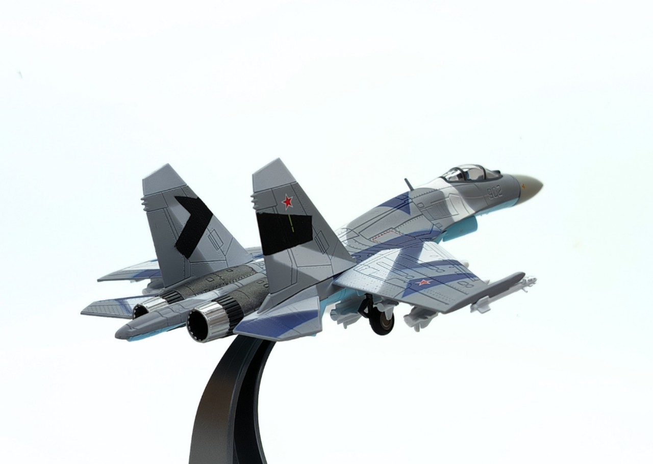 Mô hình máy bay SU35 tỷ lệ 1/100