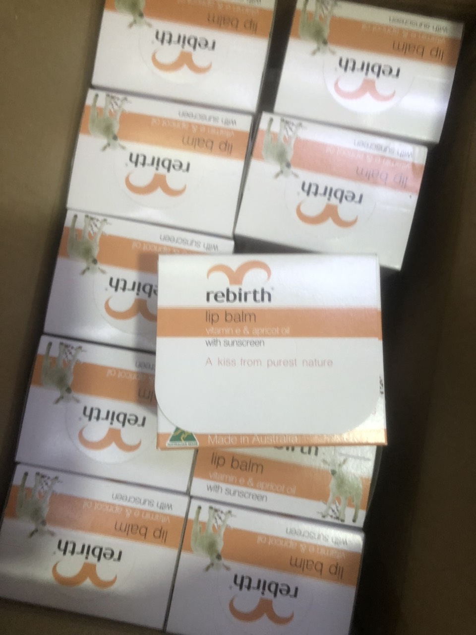 Son dưỡng môi nhau thai cừu Rebirth Úc