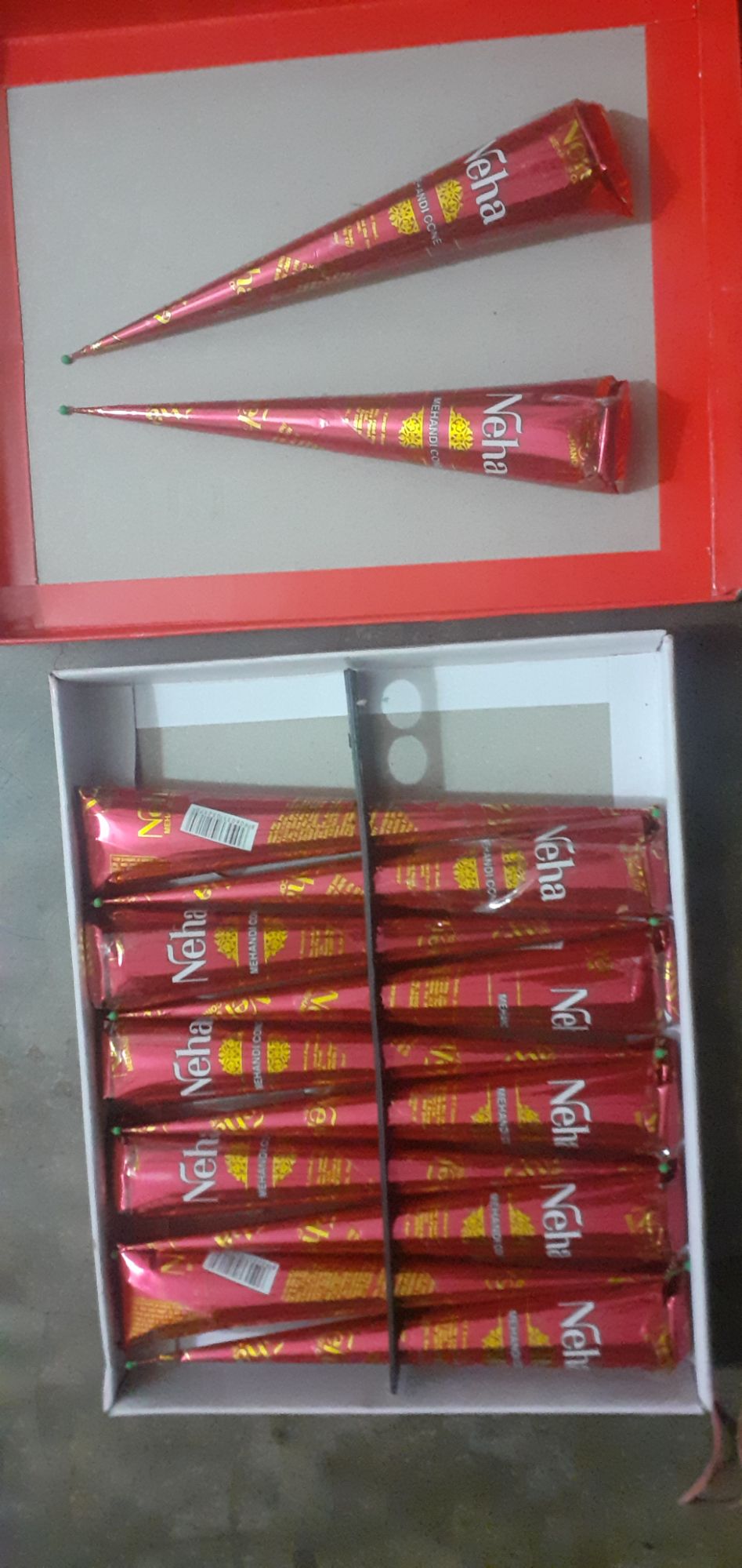 2 Pieces Neha red color mehedi cones -2 pieces. 