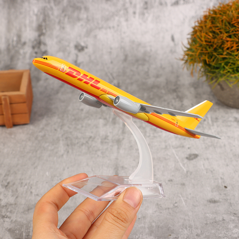 16CM Scale 1:400 Metal Airplane Replica DHL Alloy Airplane Model Yellow Freight Machine Diecast Aircraft Aviation Collectibles. 