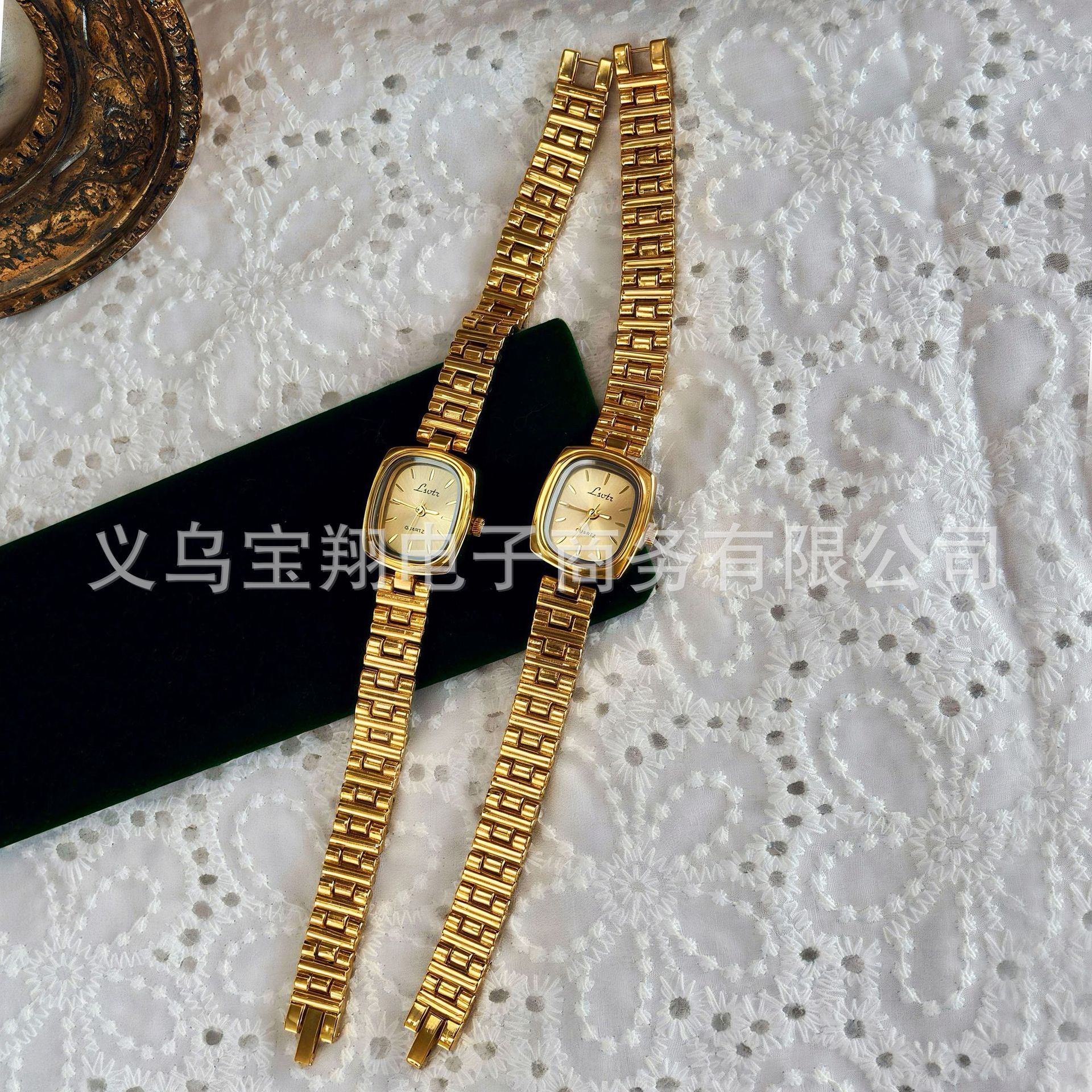 LSVTR%20Vintage%20Style%20Light%20Luxury%20Gold%20Cube%20Sugar%20Watch%20for%20Women%20-%20New%20Arrival%20Exquisite%20Niche%20Watch%20-%20Image%202