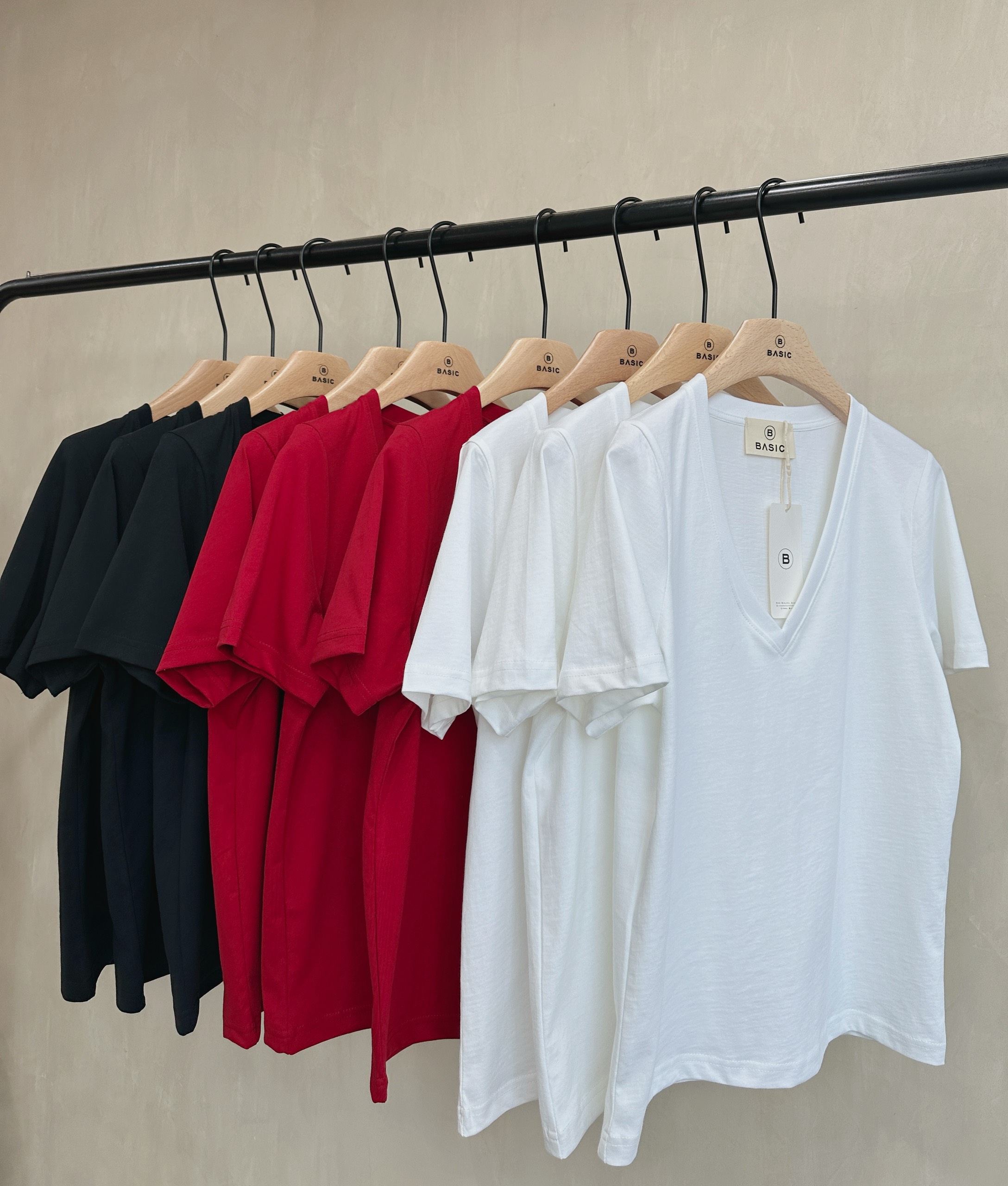 Áo thun tay ngắn cổ tim BASIC HARI TOP