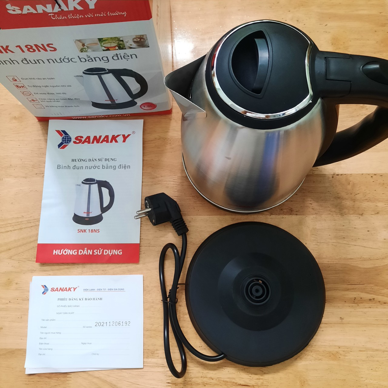 Ấm đun siêu tốc SANAKY 1.8L (model SNK 18NS) - BACH HOA HV