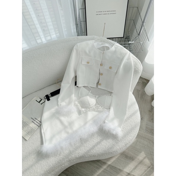 Set 3 món : áo khoác da tay lông vũ + áo bra + chân váy viền lông vũ