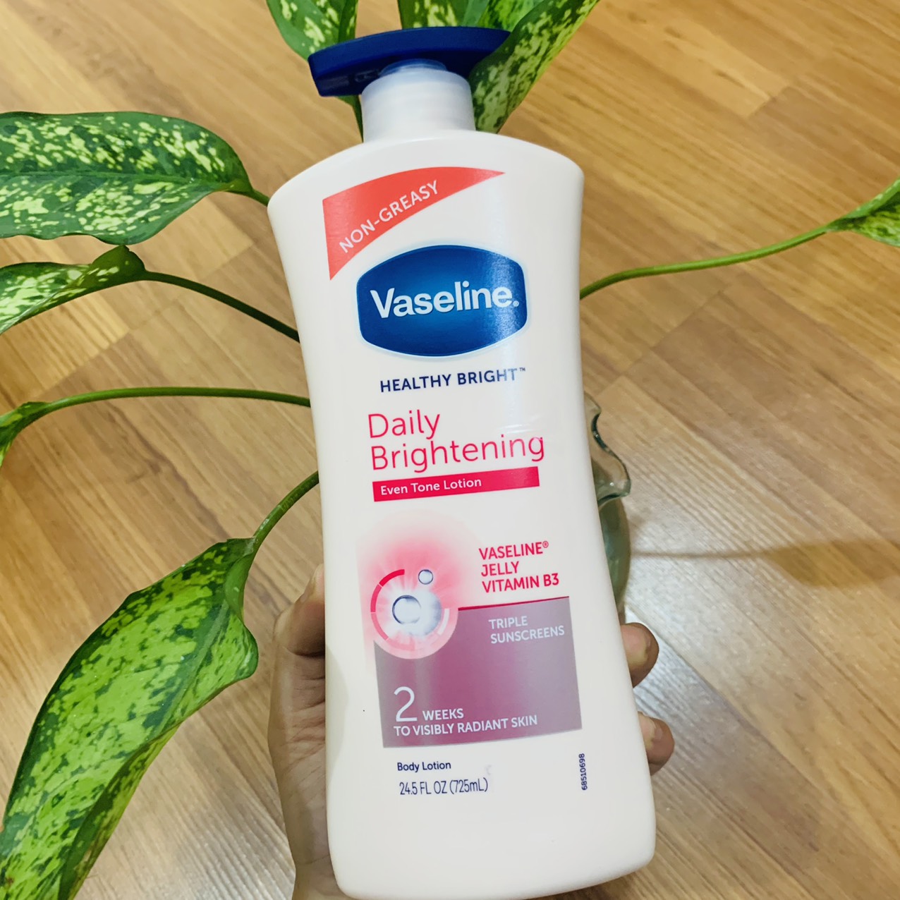 Sữa dưỡng thể trắng da Vaseline UV Lightening 725ml