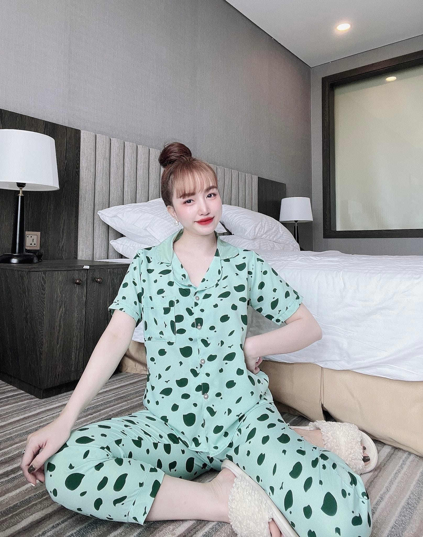 Đồ Bộ Lụa 100d Dài Kiểu Đốm Siu Xinh - Mẫu mặc sp thật