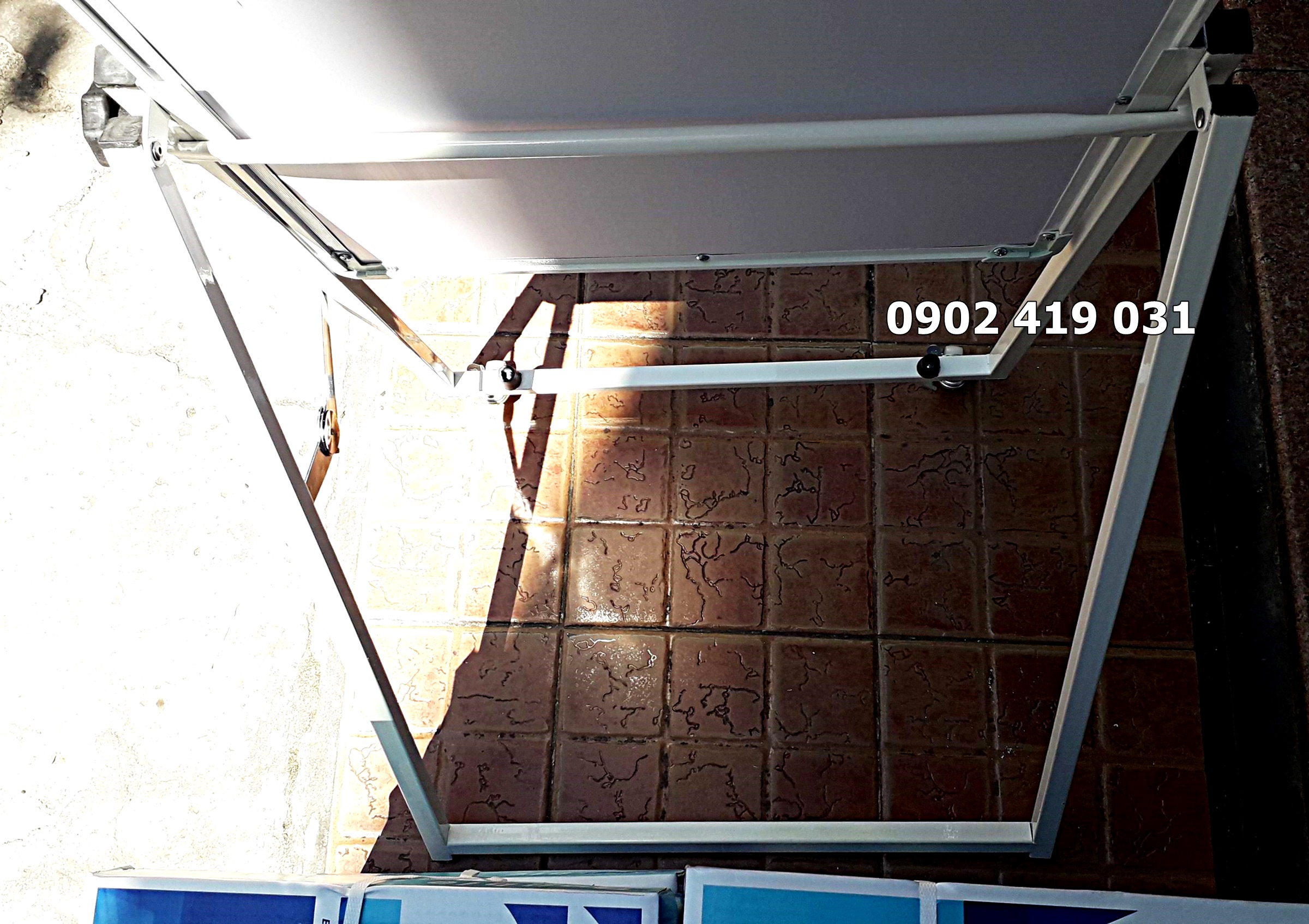 Bảng Flipchart Chân Gấp DQ Plus 60 x 80cm [ Tặng bút, nam châm, lau bảng ]