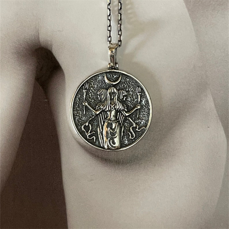Vintage%20Style%20Greek%20Mythology%20Half%20God%20Hand%20Holding%20Holy%20Fire%20Snake%20Pendant%20Men%20And%20Women%20Pendant%20Necklace%20Jewelry%20Dropshipping%20-%20Image%204
