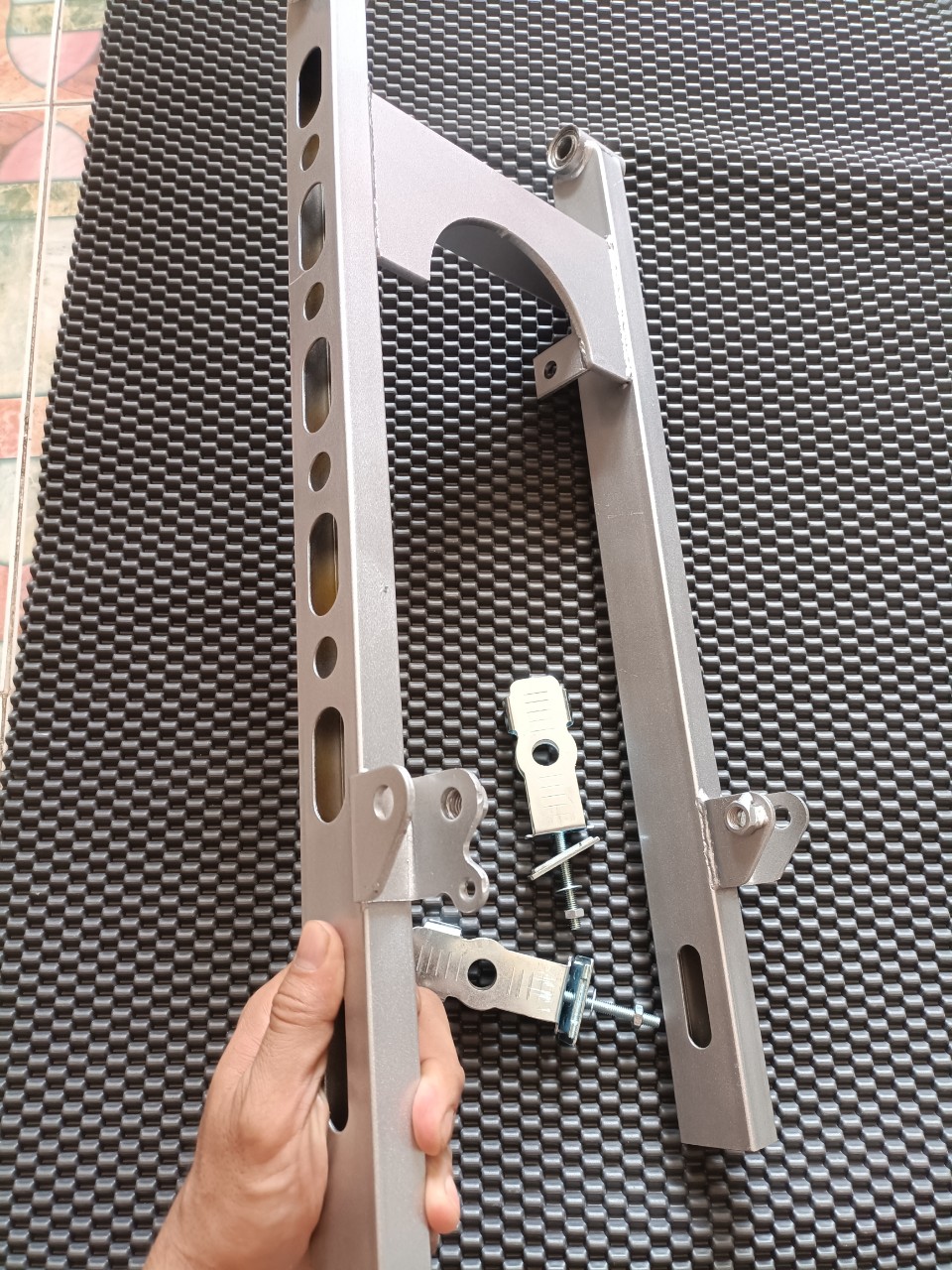Gấp Sirius, Jupiter 55cm phay lổ sơn màu vàng tặng kèm pát tăng sên