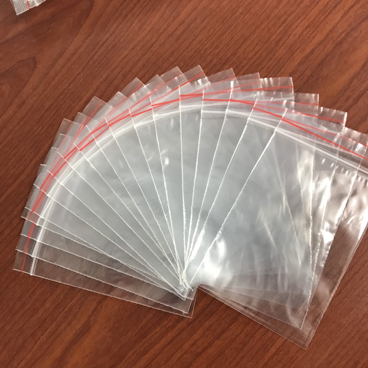 100g Túi zip viền đỏ ( nhiều sai)