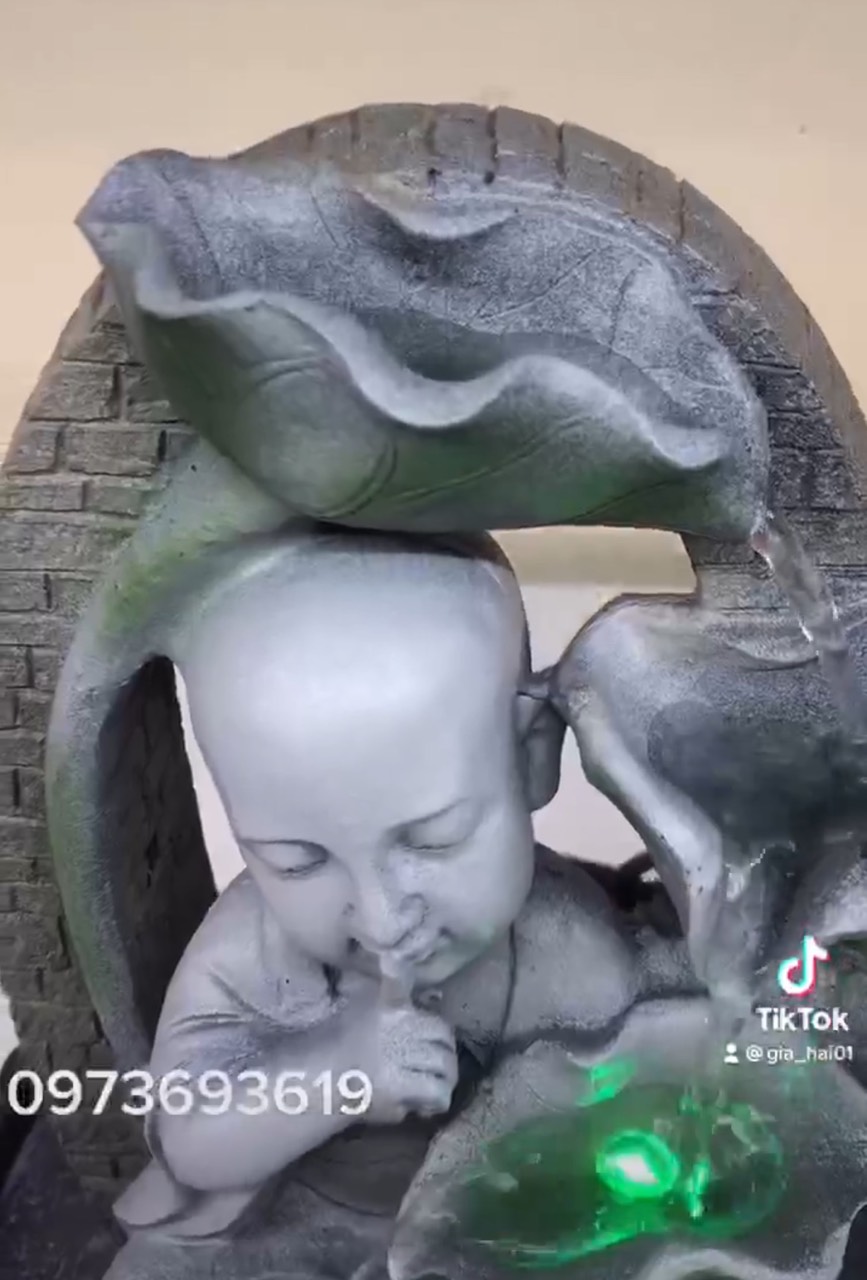 Thác nước phong thuỷ chú tiểu