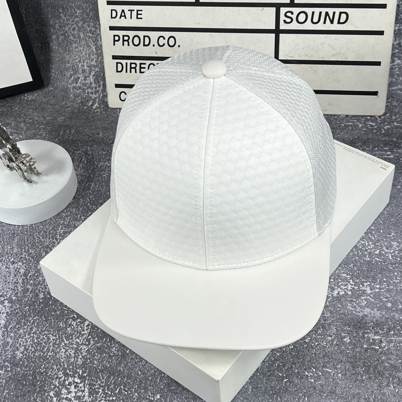 Nón Snapback Trơn Cổ điển !