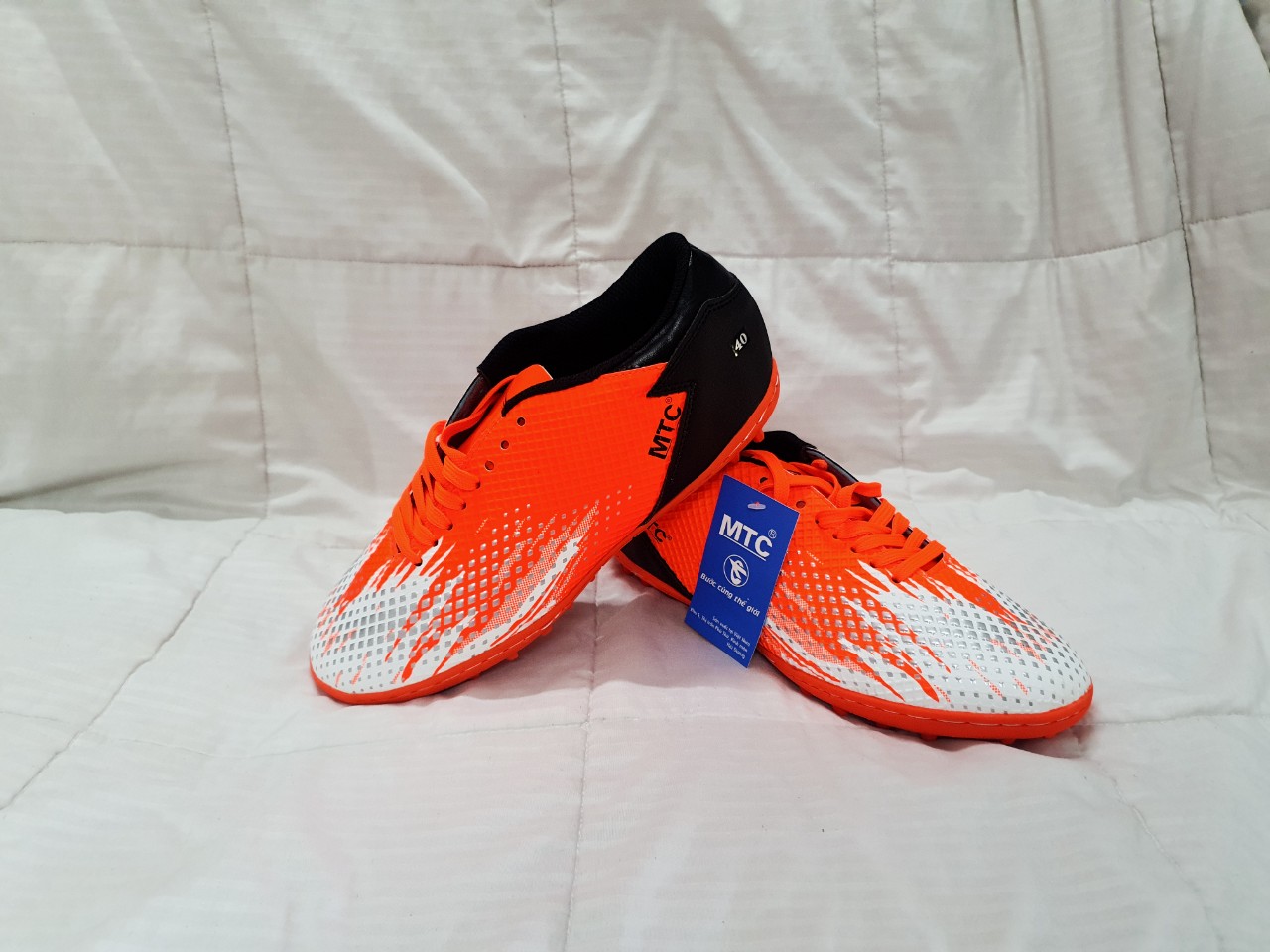 Giày đá bóng MTC predator cao cấp  size 39 đến 45