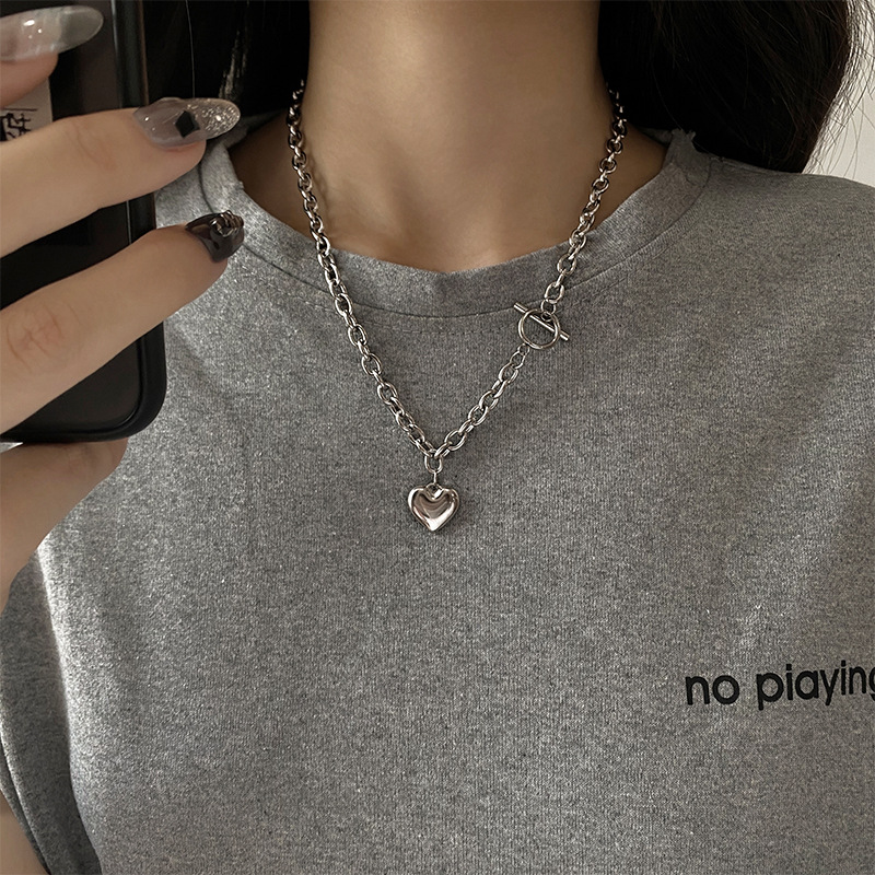 【Hottest Trends】American-style Metal Love Sweat Necklace Women's Summer Accessories High-end Sense Niche Thick Chain Clavicle Chain Hip-hop Neck Chain. 